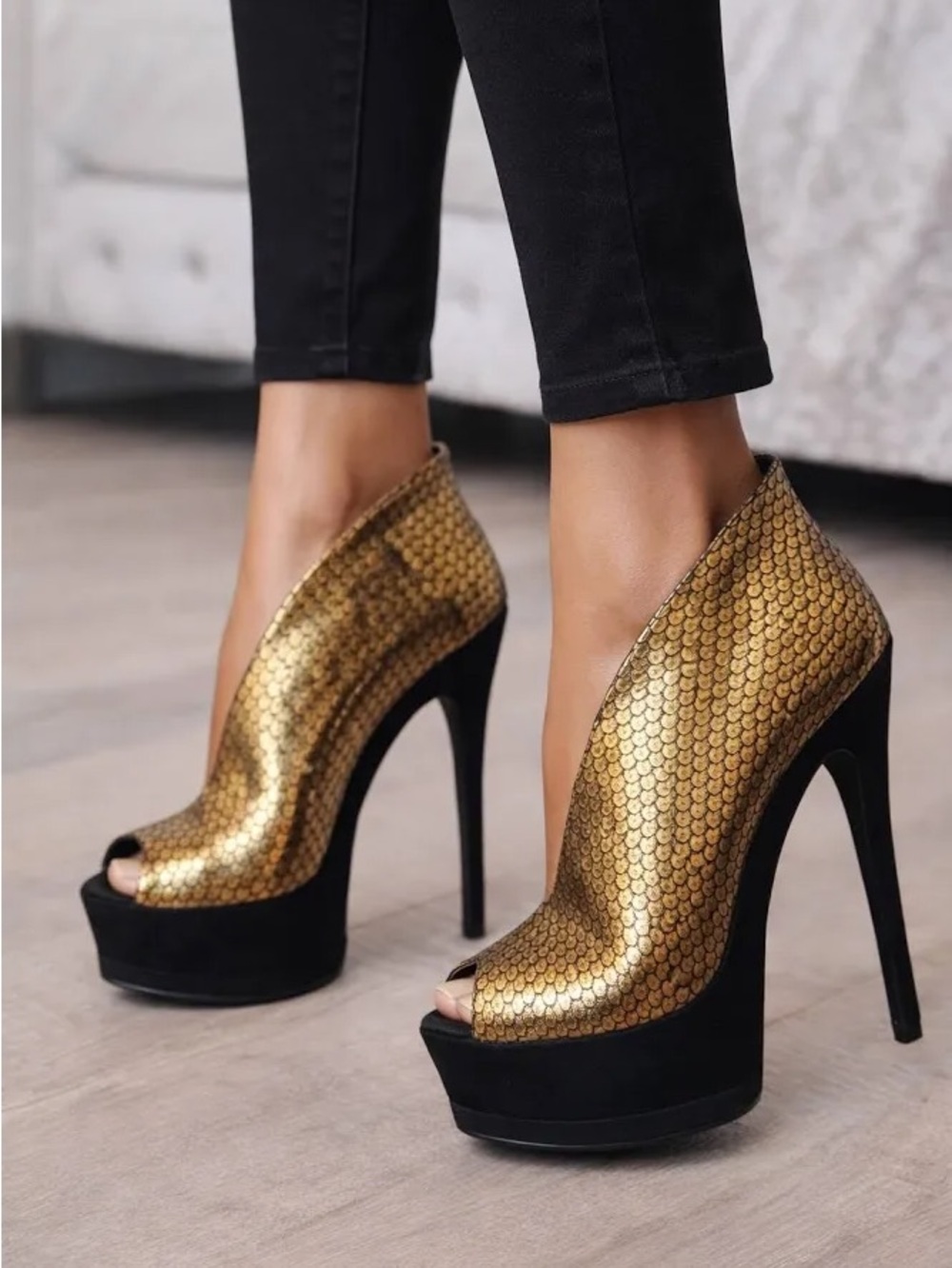bebe Natalee Shoe Gold and Black
